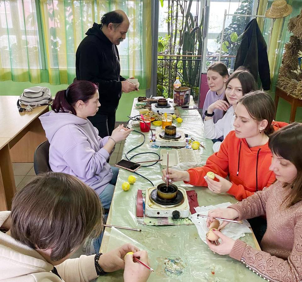  Майстер-клас з розпису писанок.jpg